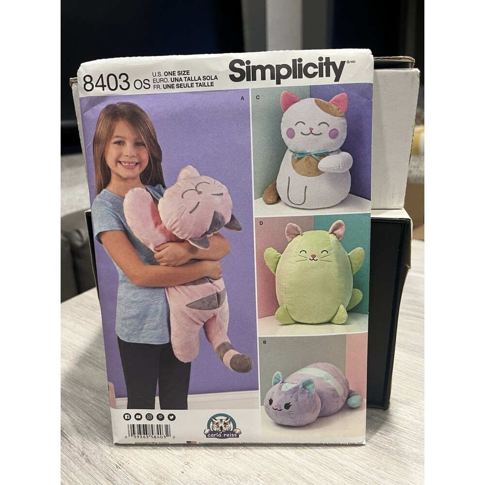 SIMPLICITY 8403 Stuffed Kitties Pillows Crafts Pattern Uncut Factory Folded 2017